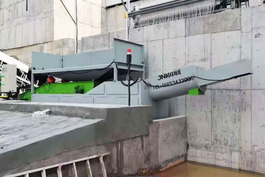 振動(dòng)型砂石分離機(jī)使用現(xiàn)場(chǎng)