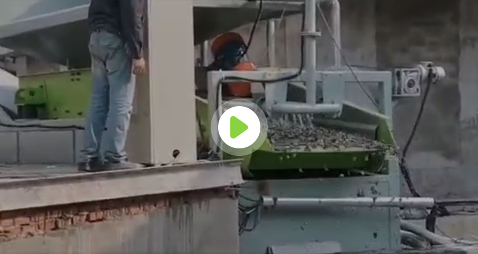 振動(dòng)型砂石分離機(jī)使用現(xiàn)場(chǎng)